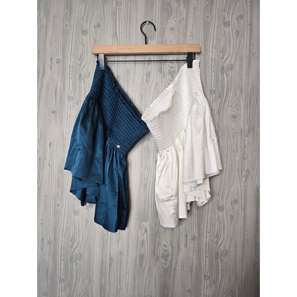 Natural Life Shorts Womens S Lot of 2 Emerald Green White Smocked Ruffle Satin